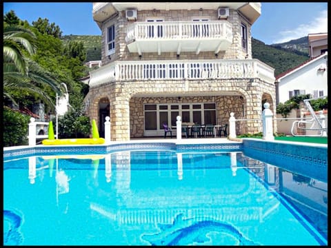 Property building, Pool view, Swimming pool