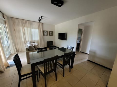 TV and multimedia, Seating area, Dining area
