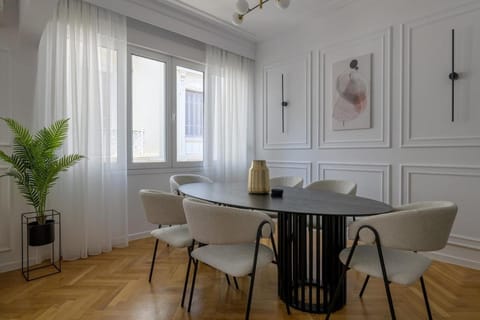 Living room, Seating area, Dining area