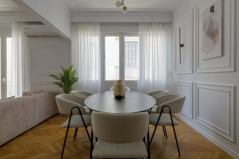 Living room, Seating area, Dining area, air conditioner