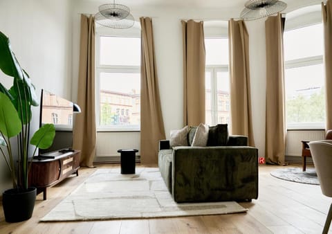 TV and multimedia, Balcony/Terrace, Living room, Seating area