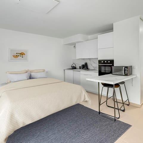 Bed, Kitchen or kitchenette
