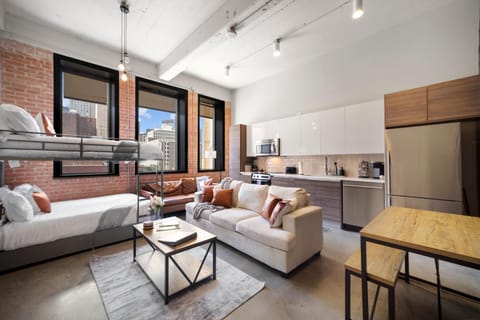 Bed, Kitchen or kitchenette, Photo of the whole room, Seating area, oven