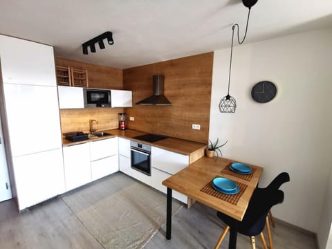 Kitchen or kitchenette, Dining area, dishwasher, oven, stove