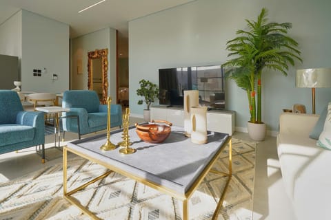 TV and multimedia, Living room, Seating area, Evening entertainment