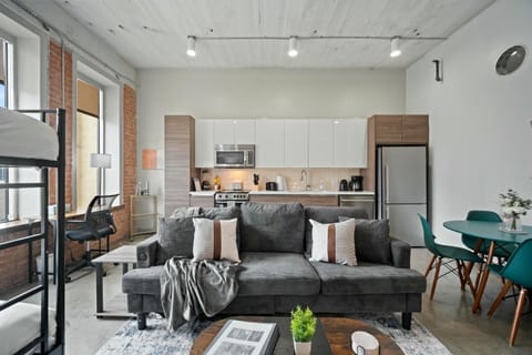 Kitchen or kitchenette, Living room, Seating area, Dining area, oven, stove