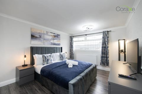 Bed, Photo of the whole room, Bedroom