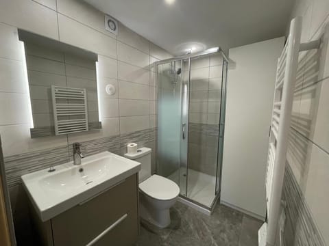 Shower, Toilet, Bathroom