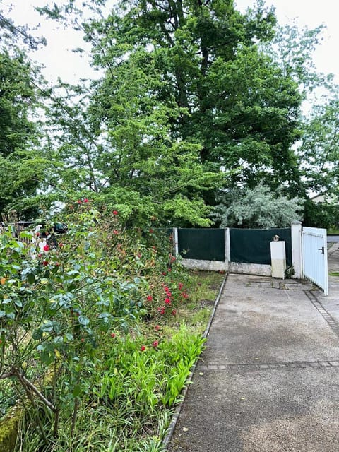 L'impasse de l'Orée du Bois House in Joué-lès-Tours