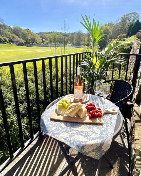 Spring, Day, Natural landscape, View (from property/room), Balcony/Terrace, Dining area, Food, Drinks