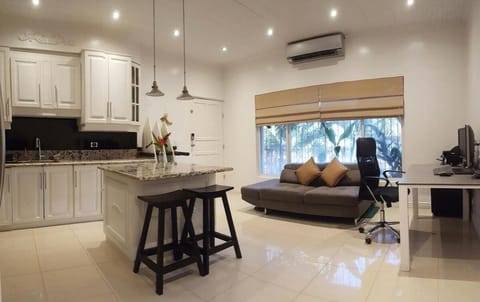 TV and multimedia, Kitchen or kitchenette, Seating area, Dining area, air conditioner