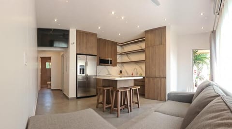 TV and multimedia, Kitchen or kitchenette, Living room, Seating area, Dining area, oven