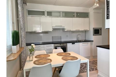 Kitchen or kitchenette, Dining area, dishwasher, oven
