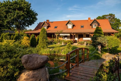 Property building, Day, Garden, Garden view