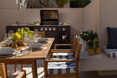 BBQ facilities, Balcony/Terrace, Food and drinks, Seating area, Food