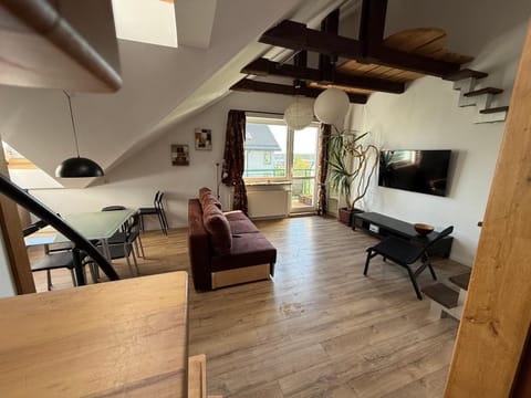 Communal lounge/ TV room, TV and multimedia, Living room, Seating area, Evening entertainment