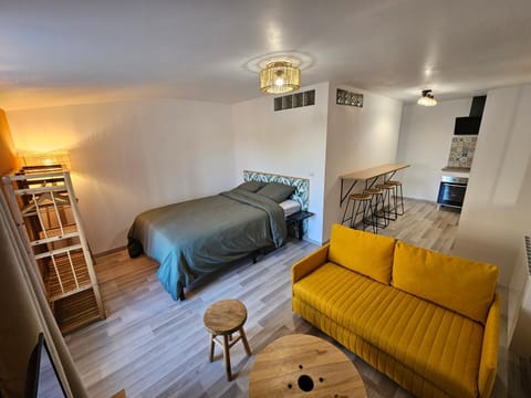 Bed, Photo of the whole room, Bedroom
