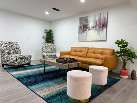 Living room, Seating area