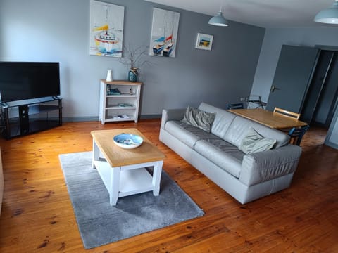 Communal lounge/ TV room, Living room, Dining area