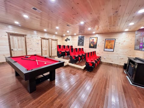 Billiard, Game Room