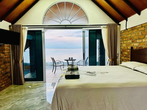Photo of the whole room, Bedroom, Sea view