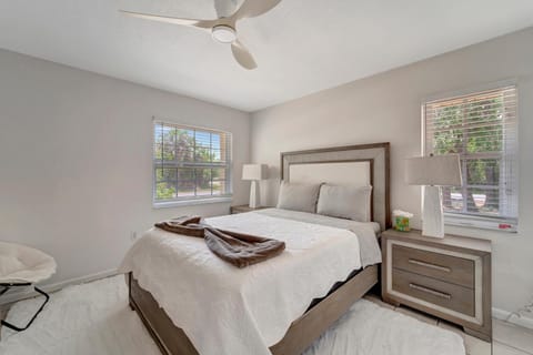 Secluded Oasis with Heated Pool in Prime Location House in Port Charlotte