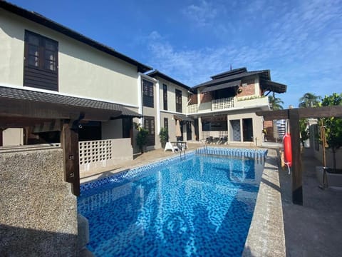 Property building, Swimming pool, sunbed