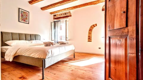 Bed, Photo of the whole room, Bedroom, towels, wardrobe