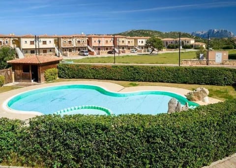 Property building, Day, Garden, Pool view, Swimming pool