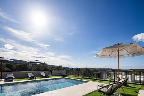 Day, Natural landscape, Balcony/Terrace, Mountain view, Pool view, Swimming pool, Swimming pool, sunbed