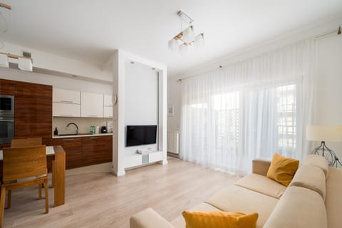 Communal lounge/ TV room, TV and multimedia, Kitchen or kitchenette, Living room, Seating area, Evening entertainment