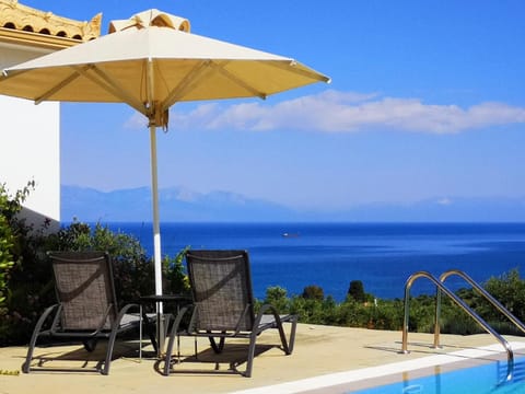 Pool view, Sea view, Swimming pool, sunbed