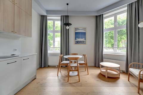 Kitchen or kitchenette, Living room, Seating area, Dining area, Quiet street view, internet, internet, pet friendly, pet friendly, air conditioner, air conditioner