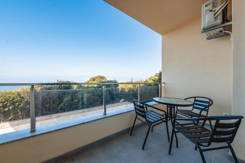 Patio, Day, Natural landscape, View (from property/room), Balcony/Terrace, Seating area, Dining area, Sea view