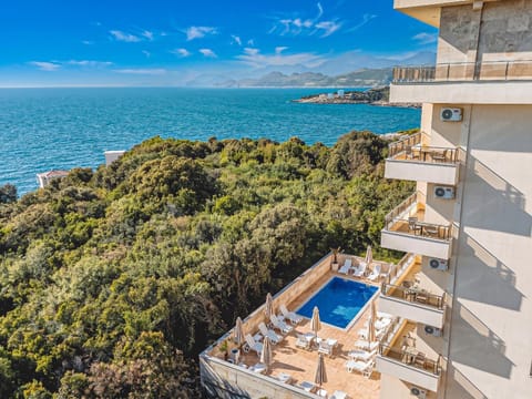 Property building, Bird's eye view, View (from property/room), Pool view, Sea view, Swimming pool, sunbed