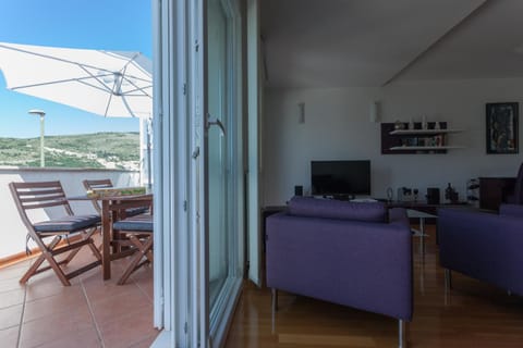 Communal lounge/ TV room, Balcony/Terrace, Seating area, Dining area