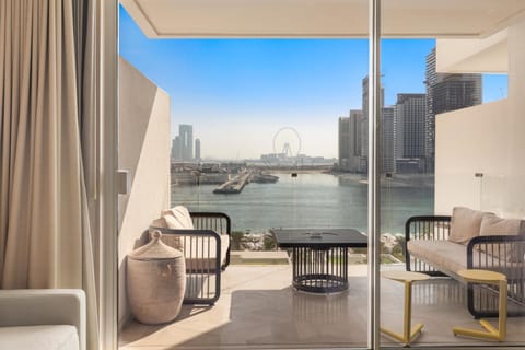 Balcony/Terrace, Living room, Seating area, City view, Sea view