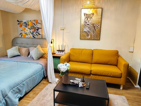 Bed, Seating area