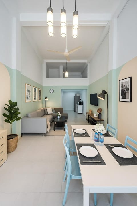 Living room, Seating area, Dining area