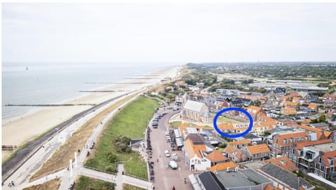 Neighbourhood, Beach