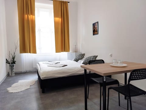 Bed, Photo of the whole room, Seating area, Bedroom, towels