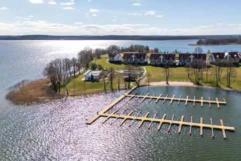 Property building, Bird's eye view, Beach, Lake view, Swimming pool