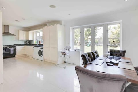 Wayside Warren Harlow House in Harlow