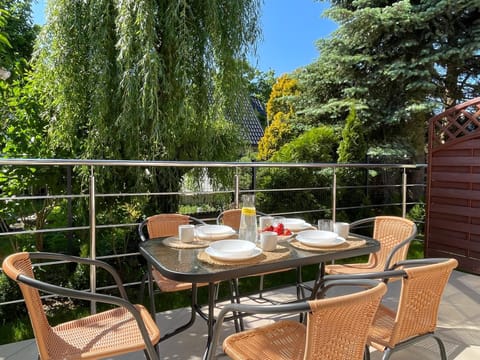 Balcony/Terrace, Garden view