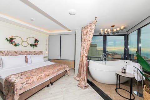 Photo of the whole room, Sea view