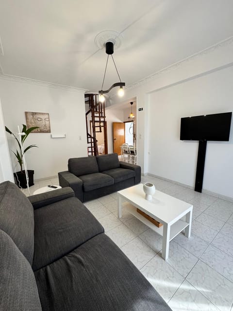 Communal lounge/ TV room, TV and multimedia, Living room, Evening entertainment