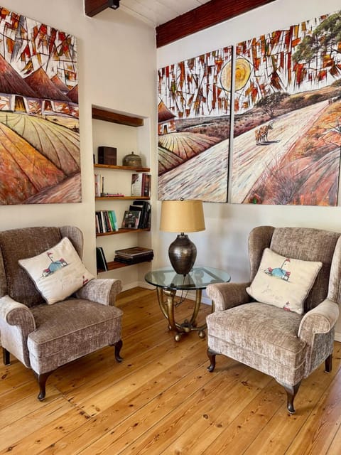 Library, Living room, Seating area