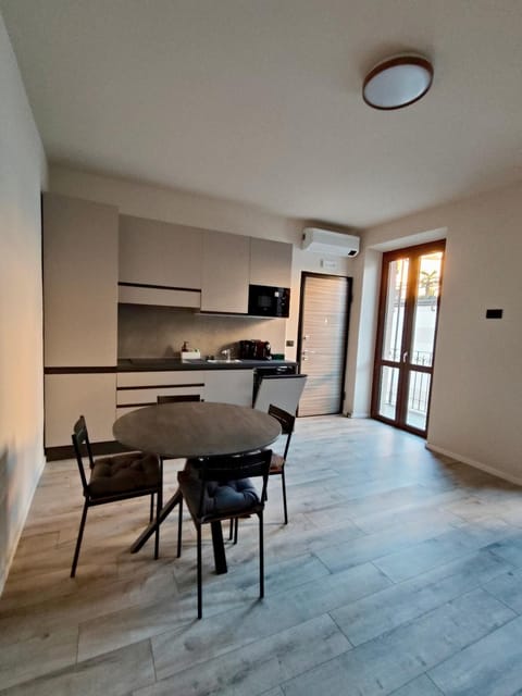 Kitchen or kitchenette, Dining area, stove