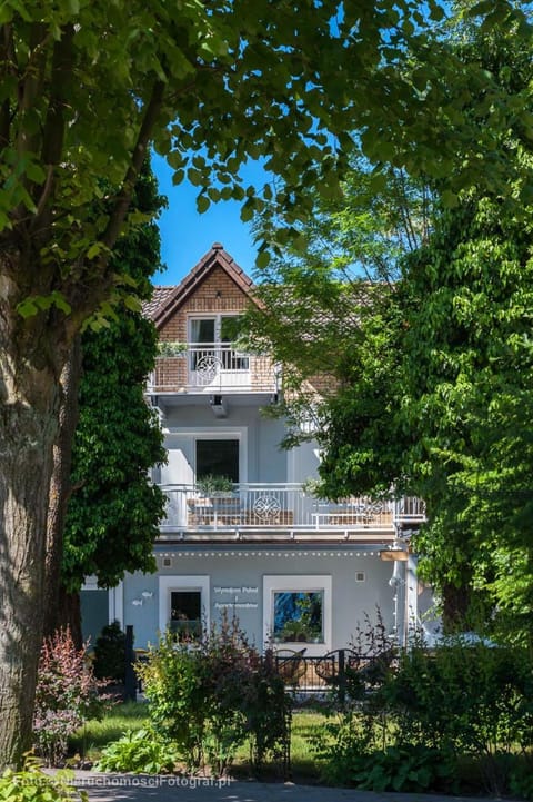 Property building, Restaurant/places to eat