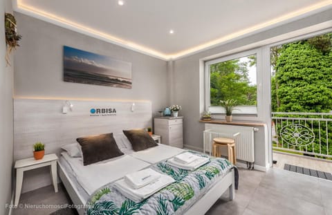 Bed, View (from property/room), Balcony/Terrace, Photo of the whole room, Bedroom, air conditioner